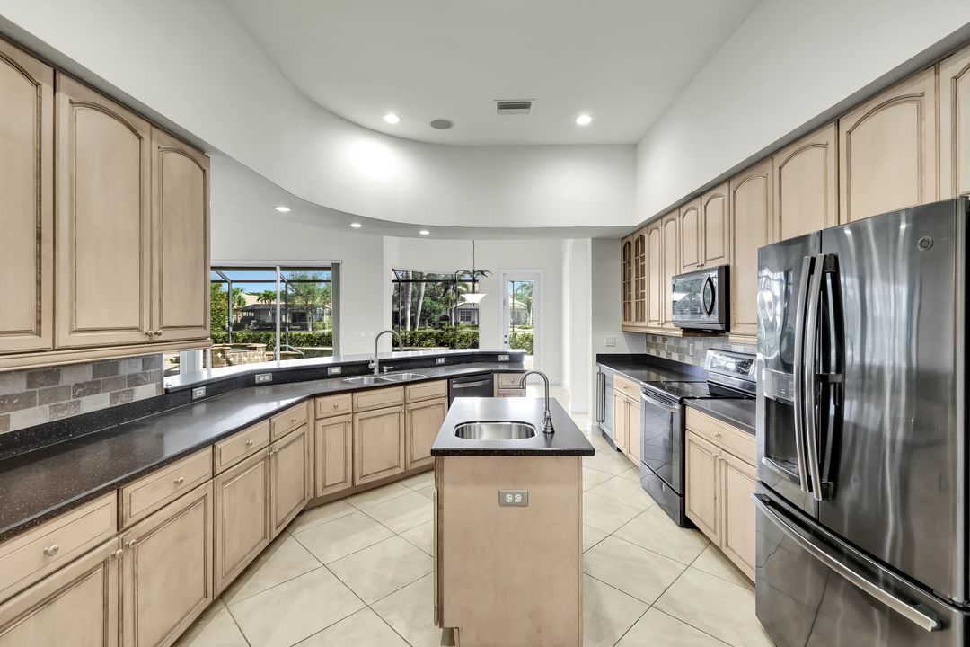 15948 Paseo Ln, Naples, FL 34110