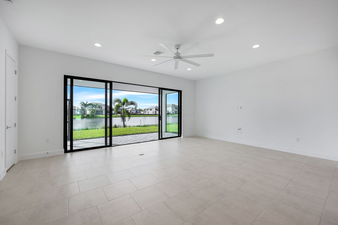 20494 Fair Oak Ln, Estero, FL 33928