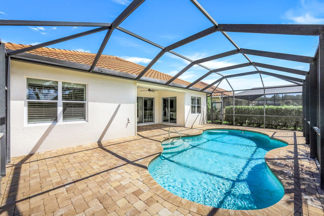 9062 Limestone Ln, Naples, FL 34120