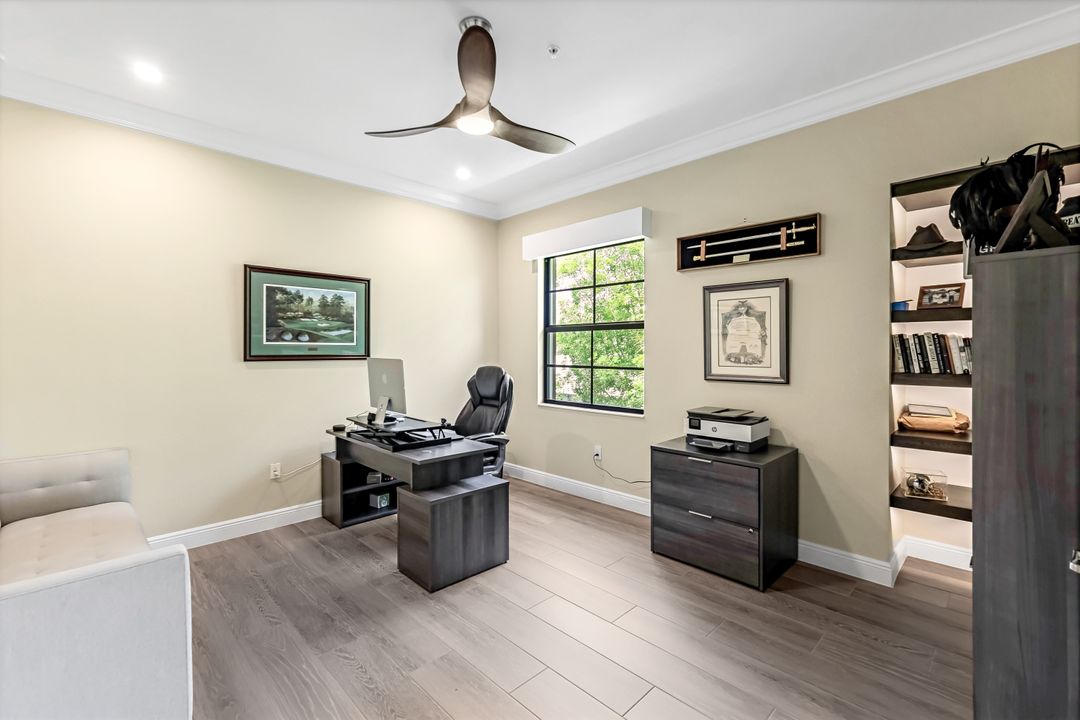 2542 Windward Ct #16-201, Naples, FL 34112