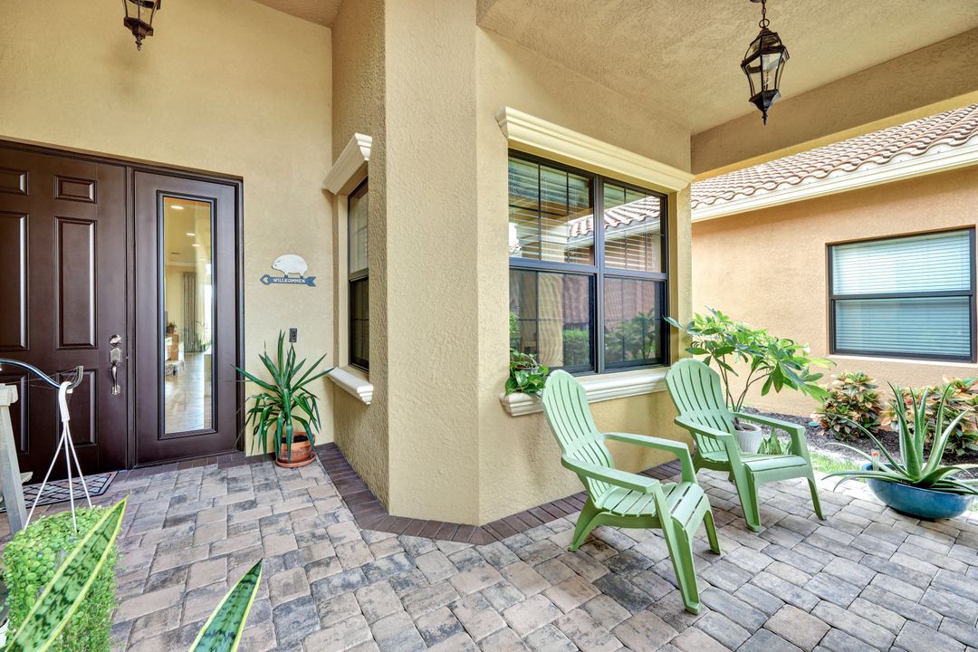 3407 Baltic Dr, Naples, FL 34119