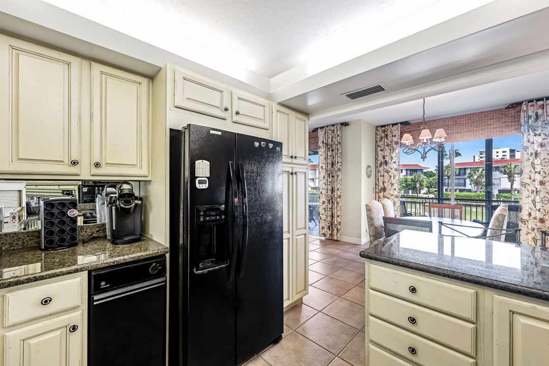 2216 Gulf Shore Blvd N #R3, Naples, FL 34102