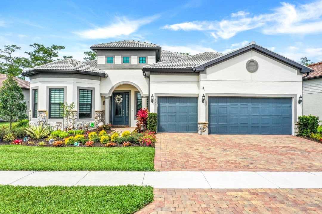 9439 Greyhawk Trl, Naples, FL 34120