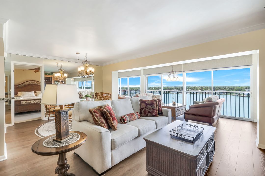 2750 Gulf Shore Blvd N #702, Naples, FL 34103