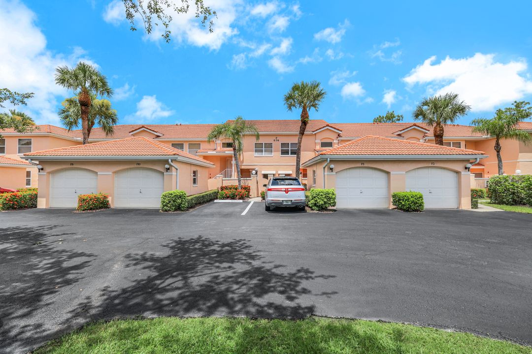 576 Woodshire Ln #F3, Naples, FL 34105