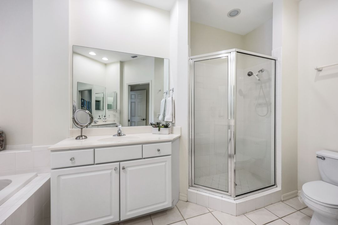 8530 Danbury Blvd #202, Naples, FL 34120