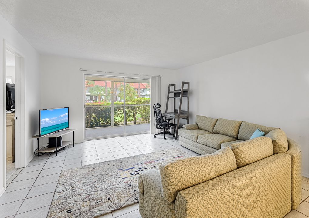 300 Valley Stream Dr #A3, Naples, FL 34113