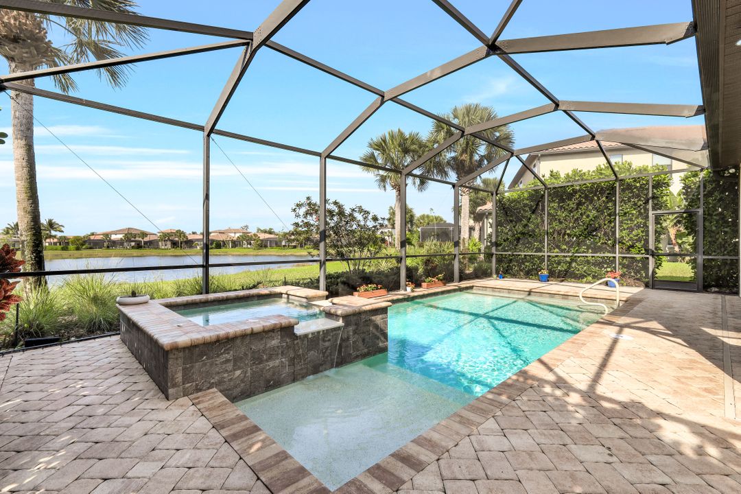 4665 Abaca Cir, Naples, FL 34119