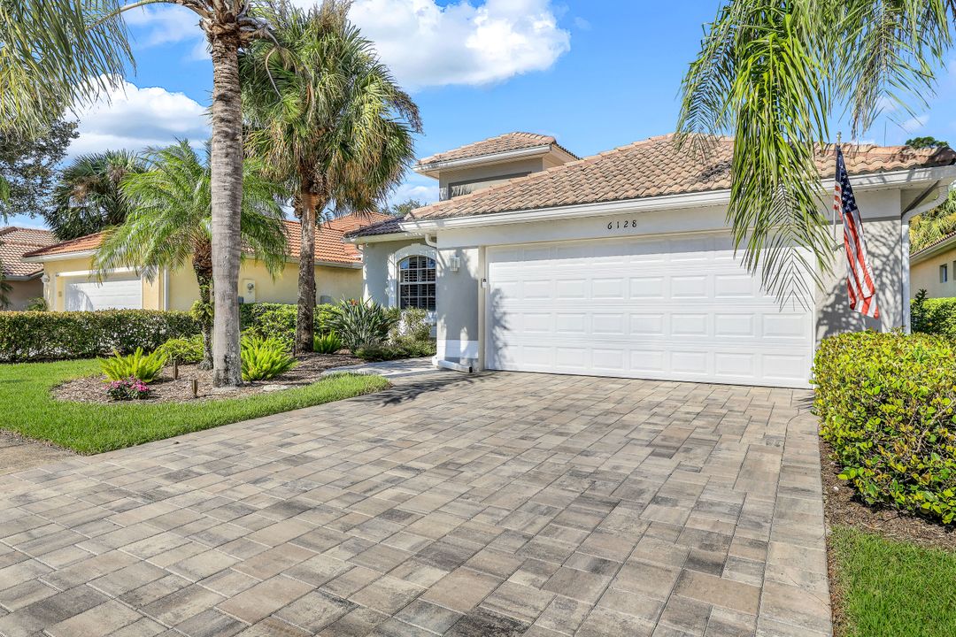 6128 Highwood Park Ln, Naples, FL 34110