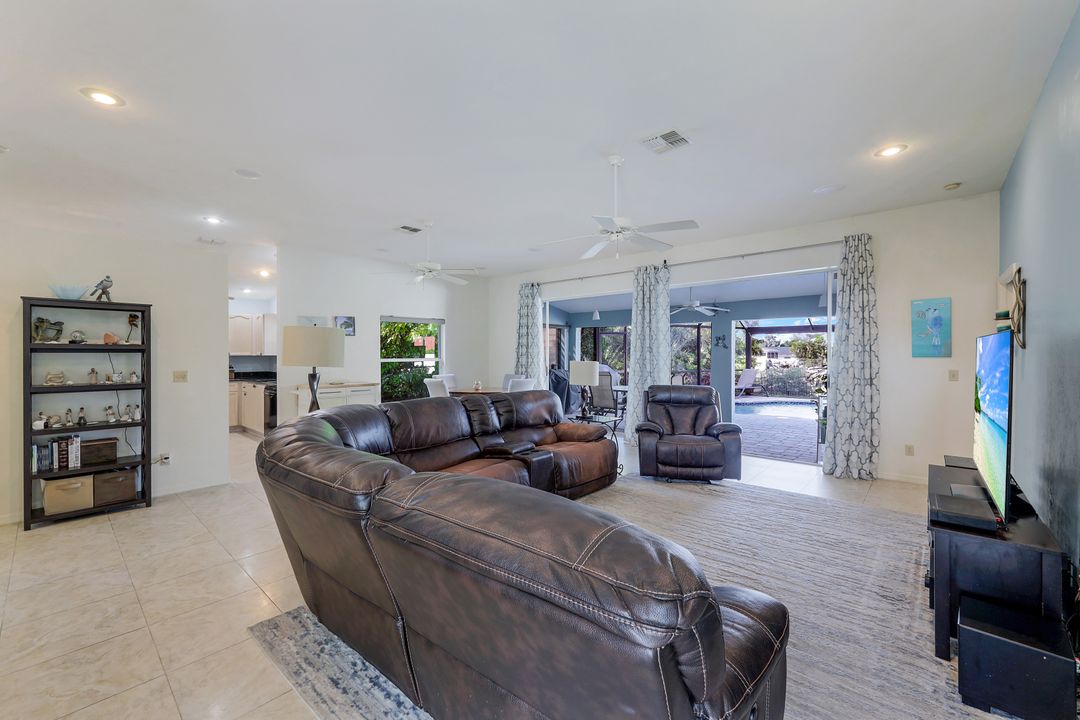 9315 Pennsylvania Ave, Bonita Springs, FL 34135