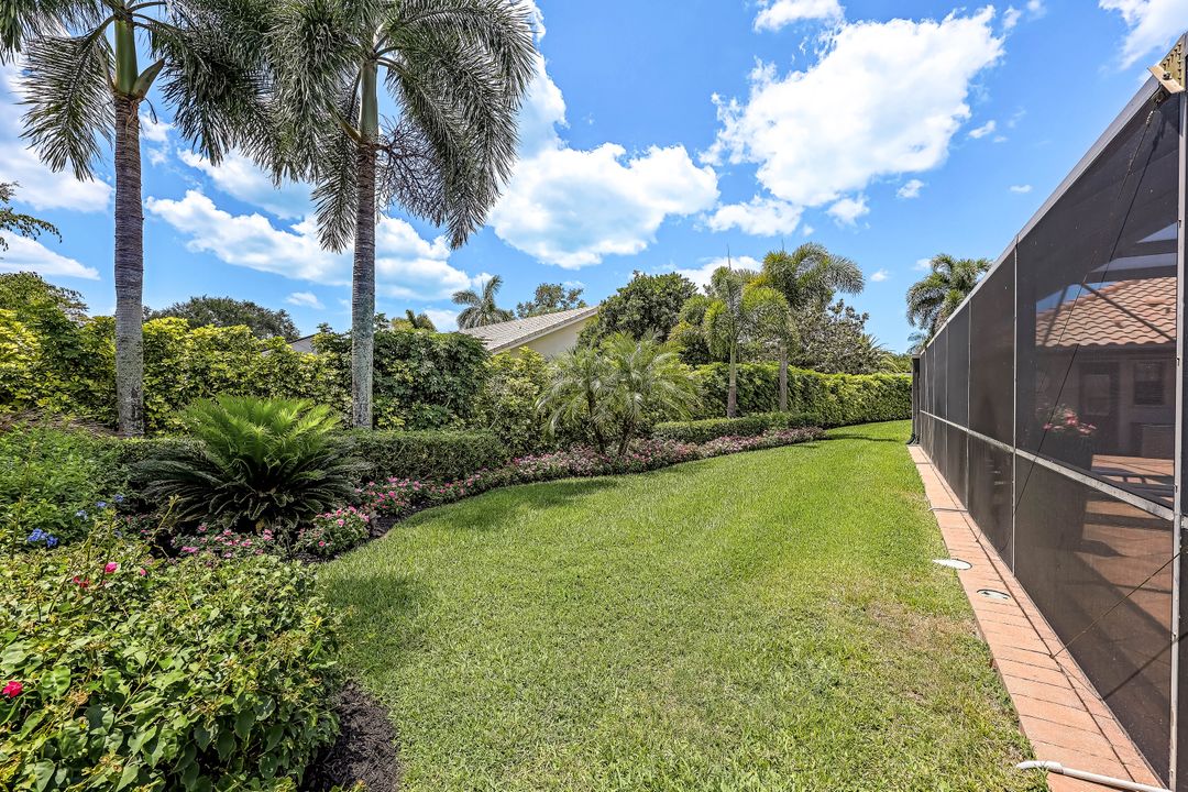 811 Bentwood Dr, Naples, FL 34108