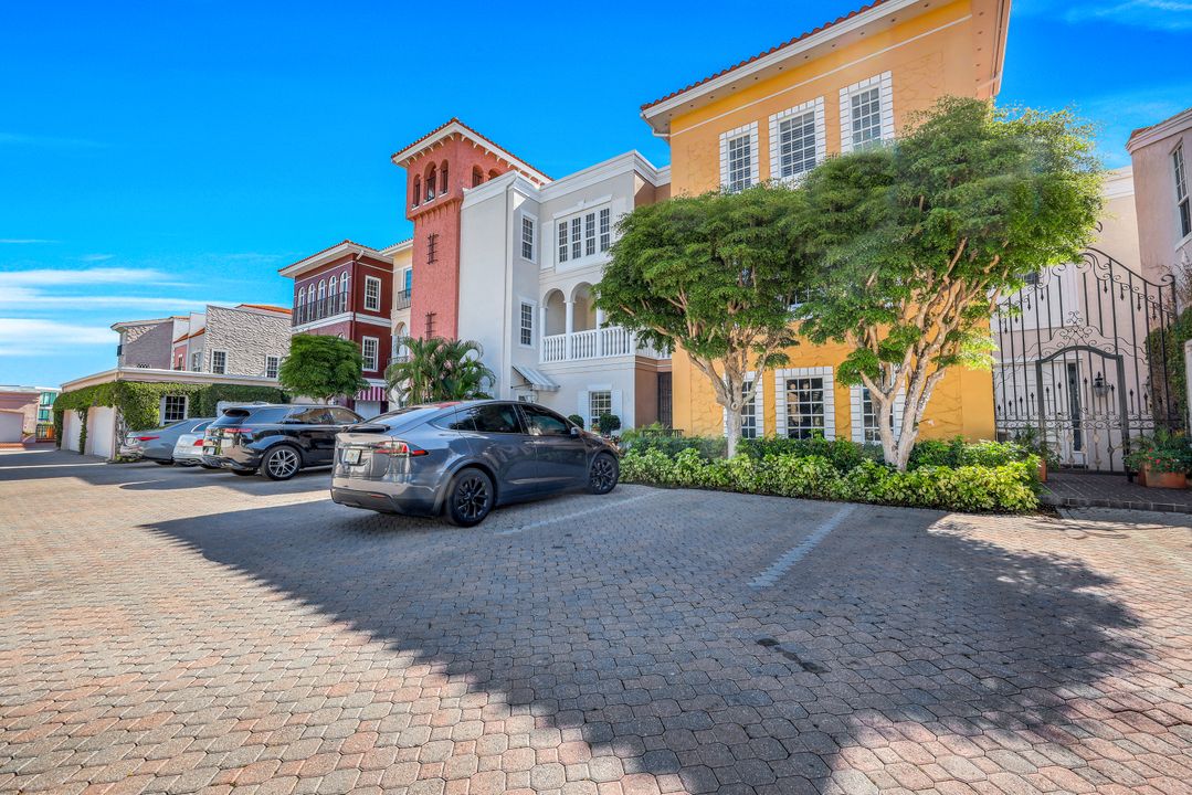 4000 Gulf Shore Blvd N #2500, Naples, FL 34103