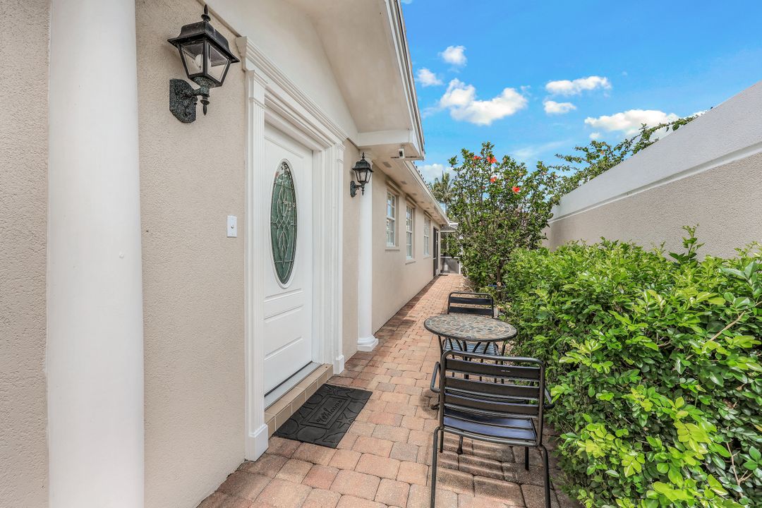 3388 Cayman Ln, Naples, FL 34119