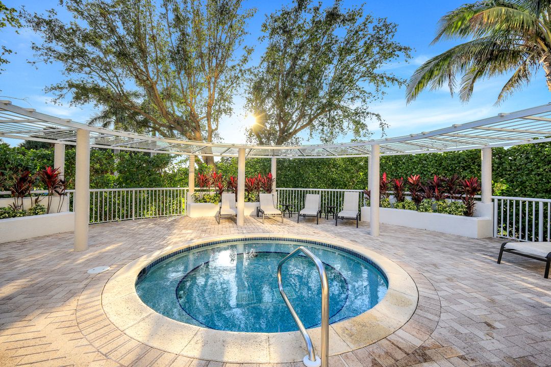 6825 Grenadier Blvd  #2004, Naples, FL 34108