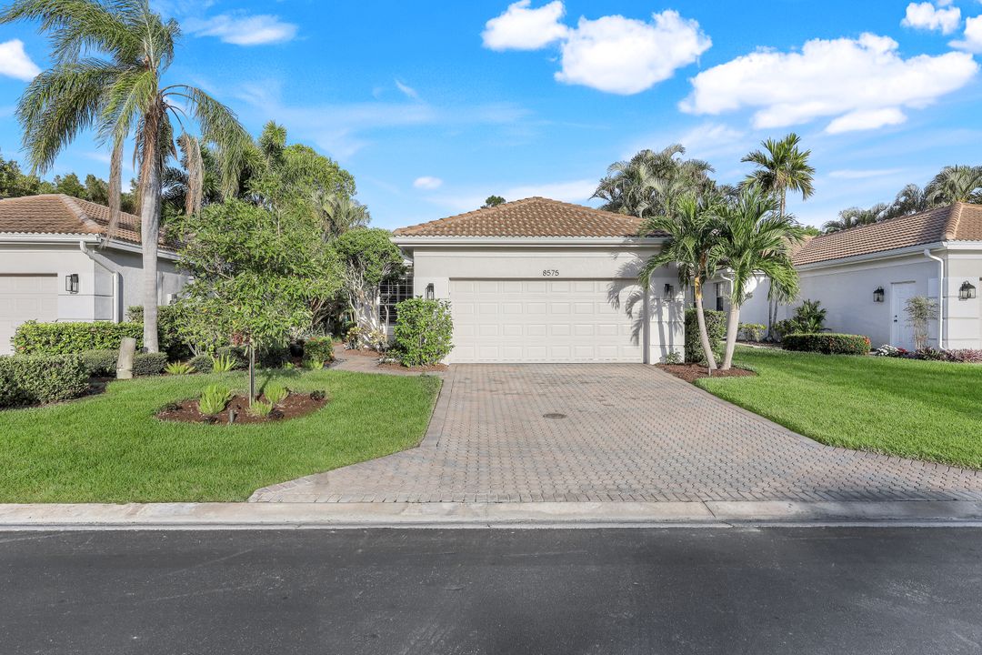 8575 Peppertree Way, Naples, FL 34114