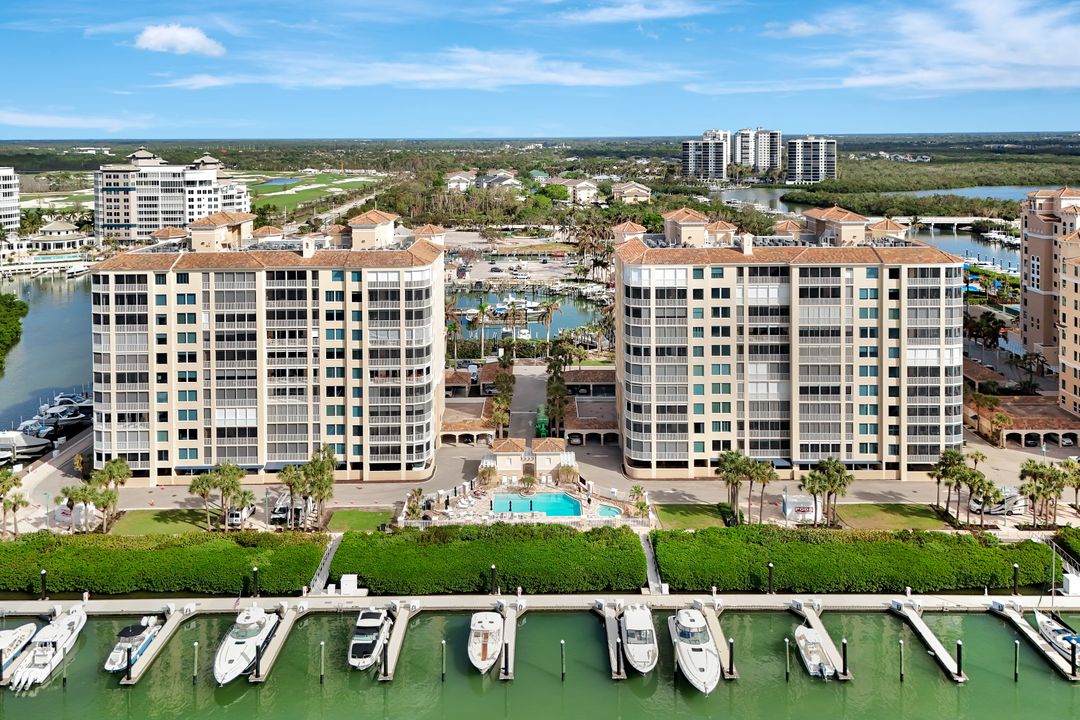 435 Dockside Dr #401, Naples, FL 34110