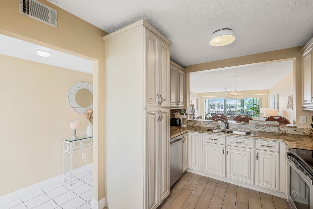 10686 Gulf Shore Dr, Naples, FL 34108