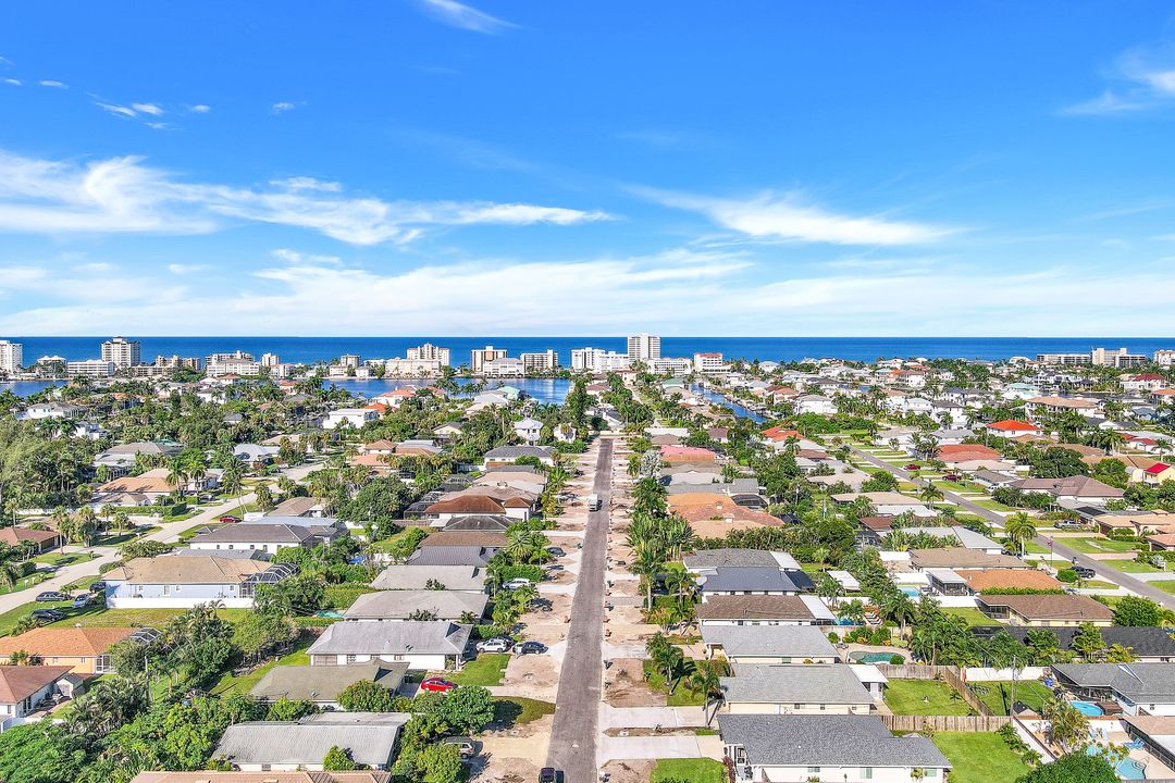 573 98th Ave N, Naples, FL 34108