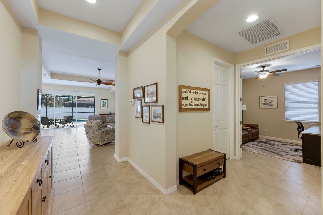 2971 Sunset Pointe Cir, Cape Coral, FL 33914