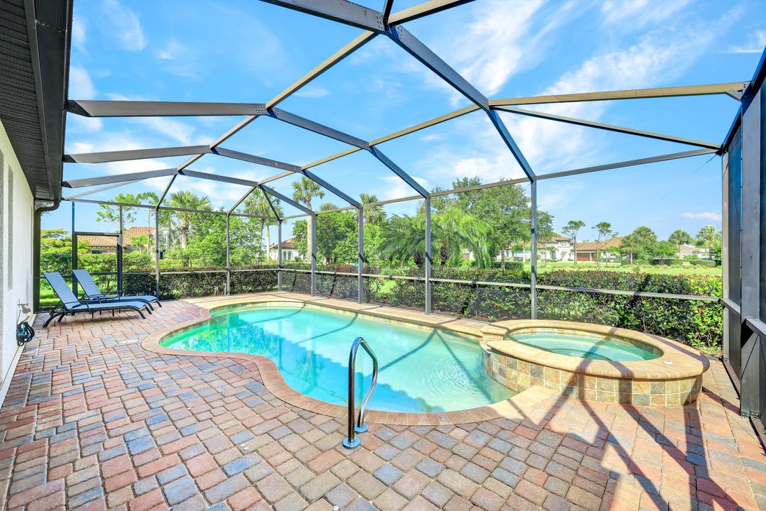 12497 Fenhurst Way, Naples, FL 34120