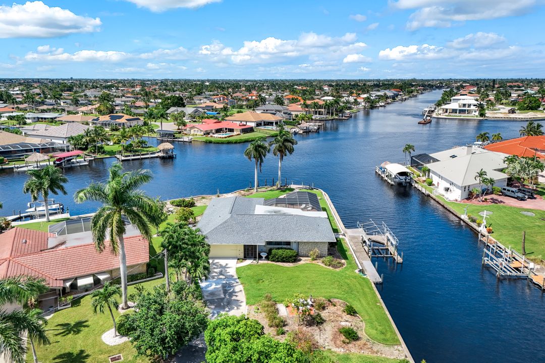 5223 Savoy Ct, Cape Coral, FL 33904