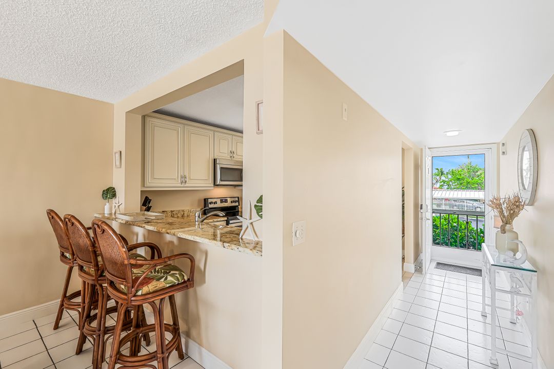 10686 Gulf Shore Dr, Naples, FL 34108