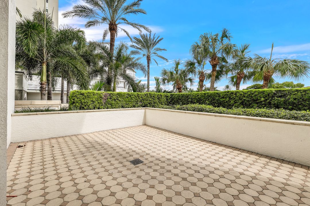 315 Dunes Blvd #T-01, Naples, FL 34110