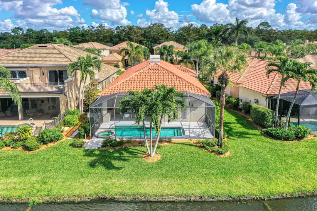 9209 Troon Lakes Dr, Naples, FL 34109