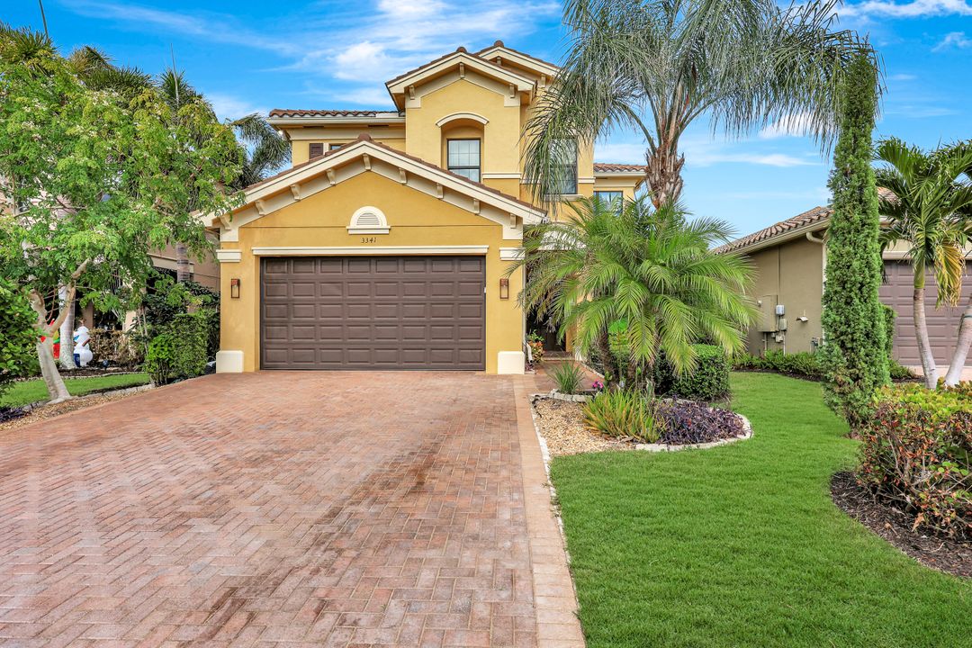 3341 Baltic Dr, Naples, FL 34119