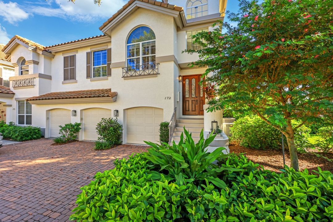 172 Colonade Cir #1304, Naples, FL 34103