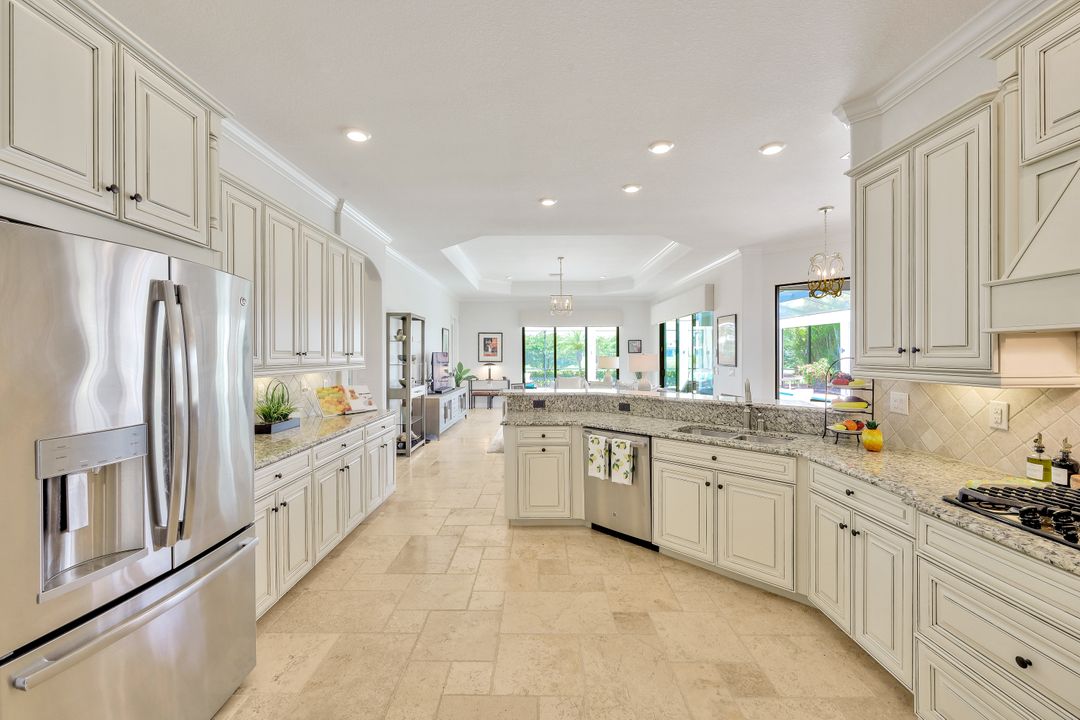 9872 Corso Bello Dr, Naples, FL 34113