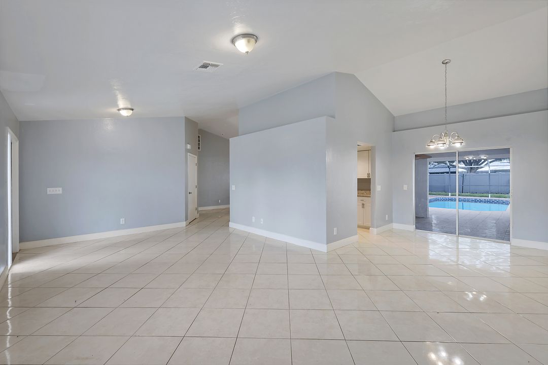 613 SE 22nd Terrace, Cape Coral, FL 33990