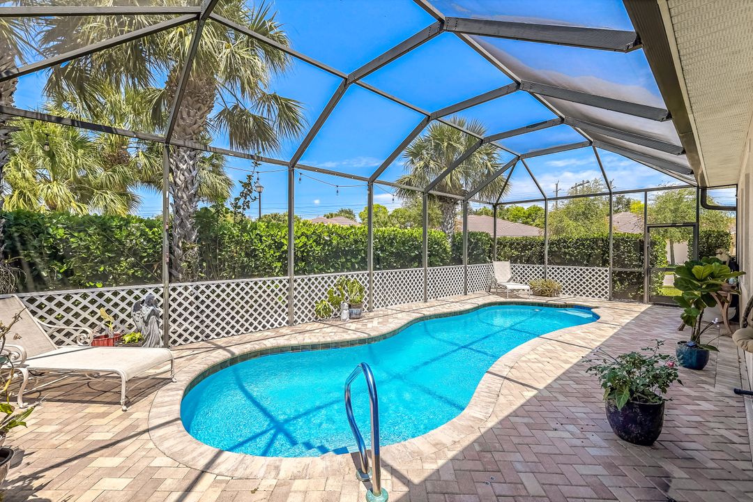 13499 Cambridge Ln, Naples, FL 34109