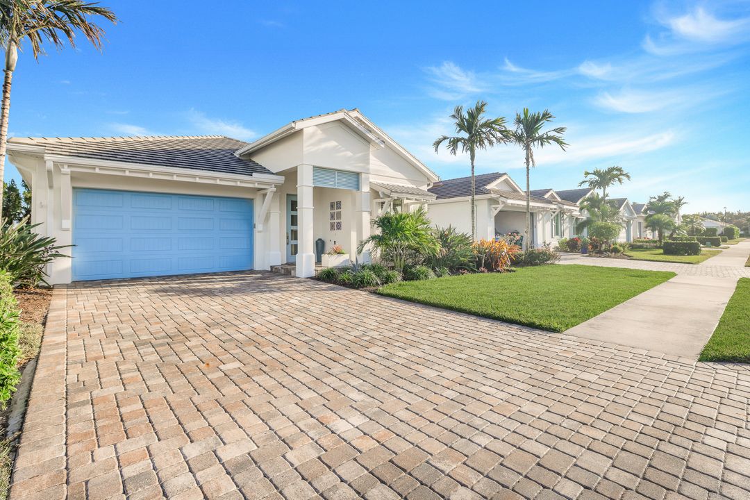 8888 Redonda Dr, Naples, FL 34114