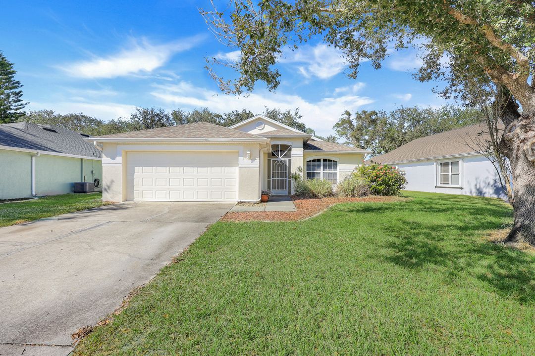 9261 Middle Oak Dr, Fort Myers, FL 33967