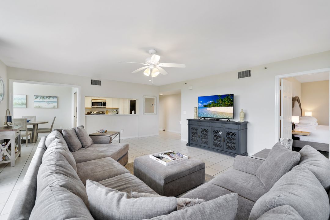 5550 Heron Point Dr #304, Naples, FL 34108