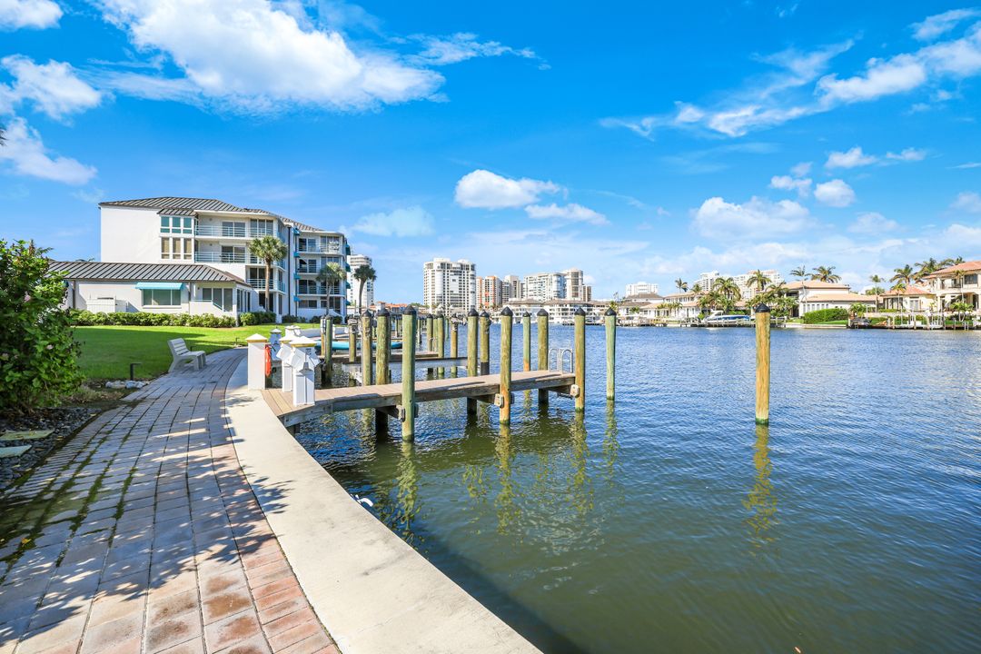 355 Park Shore Dr #114, Naples, FL 34103