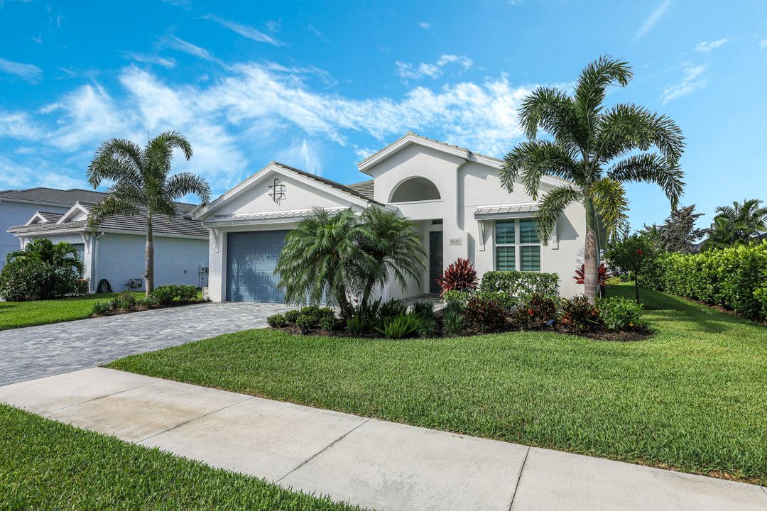 9043 Montserrat Dr, Naples, FL 34114