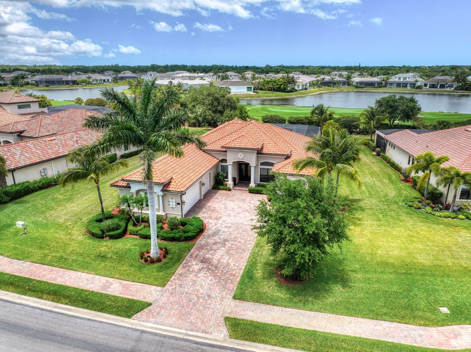 9872 Corso Bello Dr, Naples, FL 34113