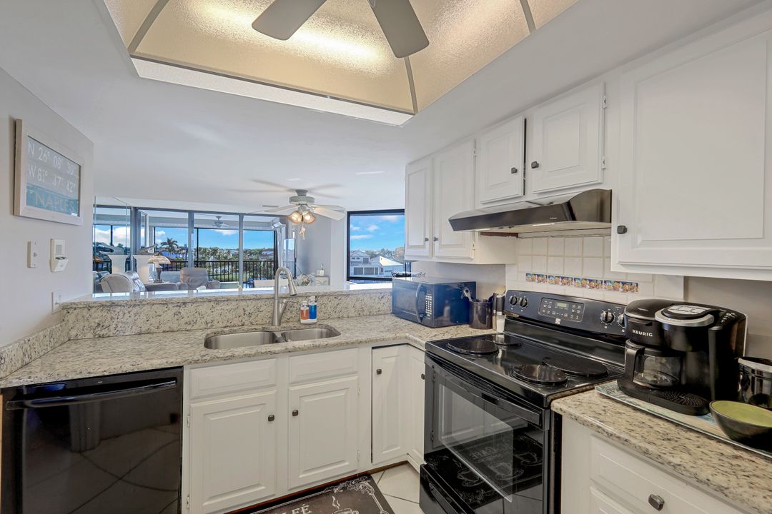 10562 Gulf Shore Dr #402, Naples, FL 34108