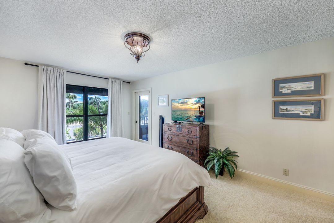 4451 Gulf Shore Blvd N #405, Naples, FL 34103