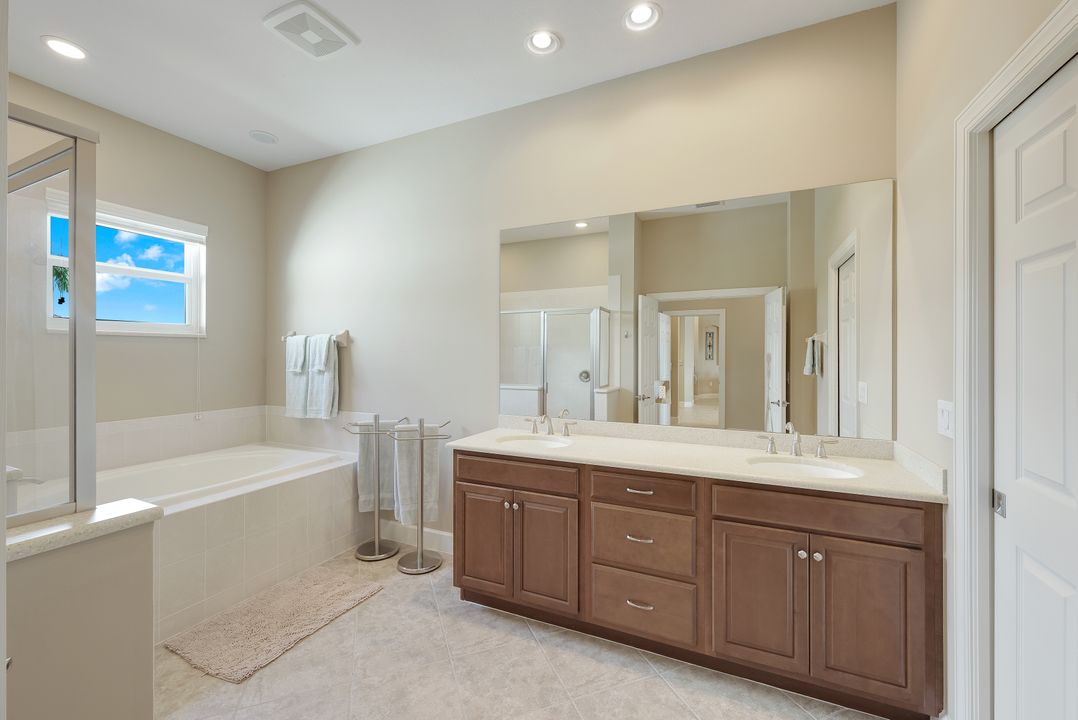 9221 Quartz Ln #202, Naples, FL 34120