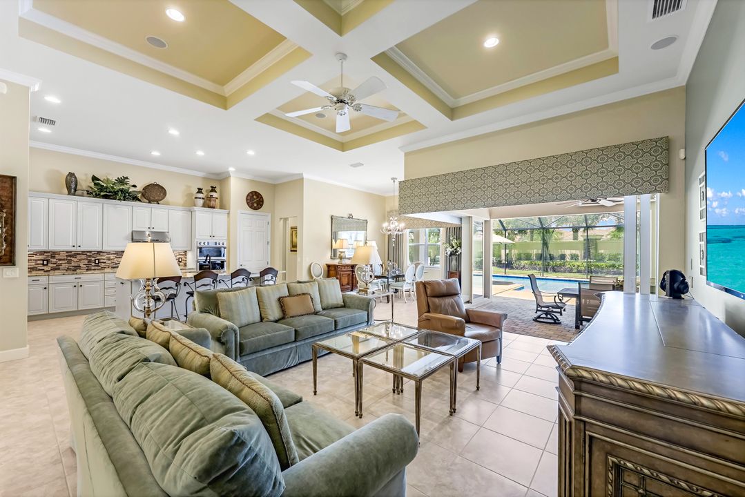 9266 Quarry Dr, Naples, FL 34120