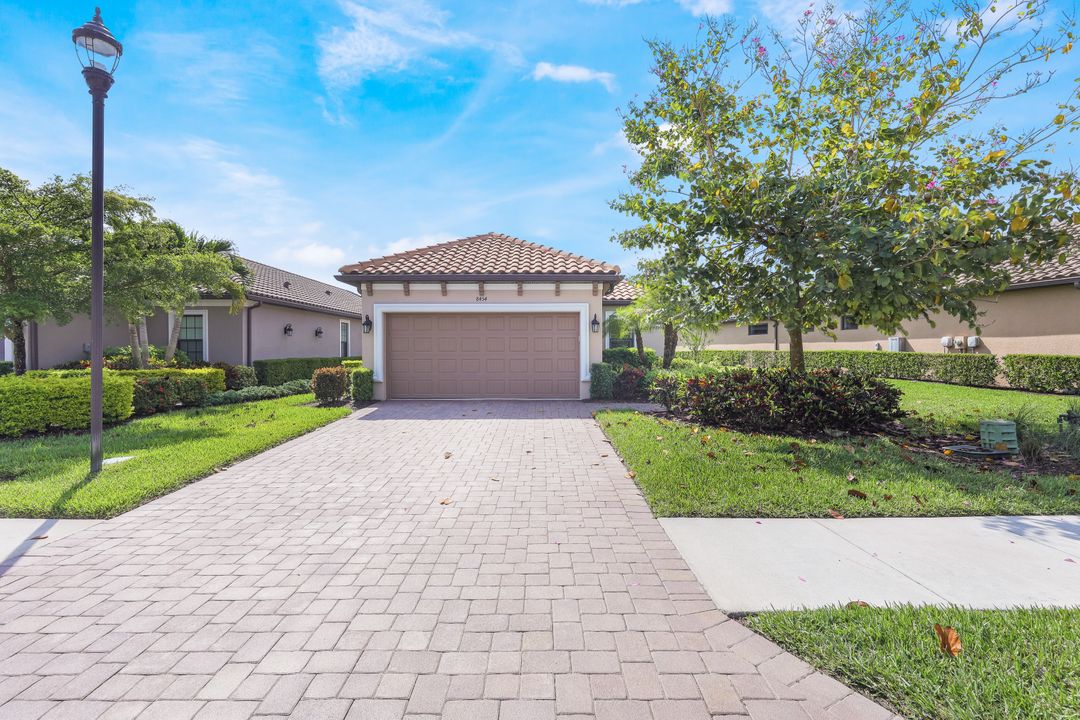 8454 Volaro Wy, Naples, FL 34114