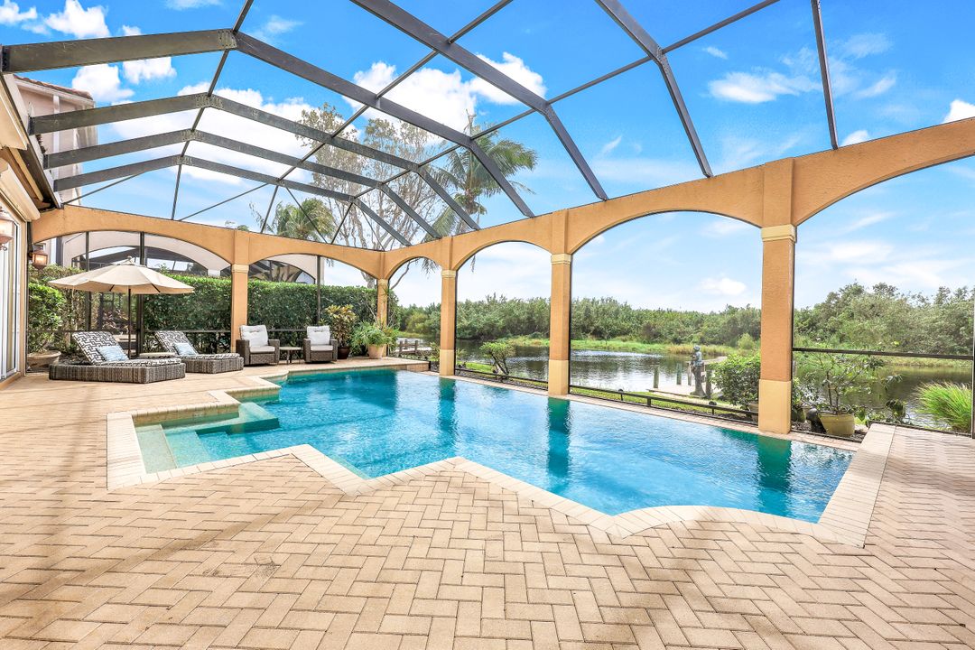 8589 Bellagio Dr, Naples, FL 34114