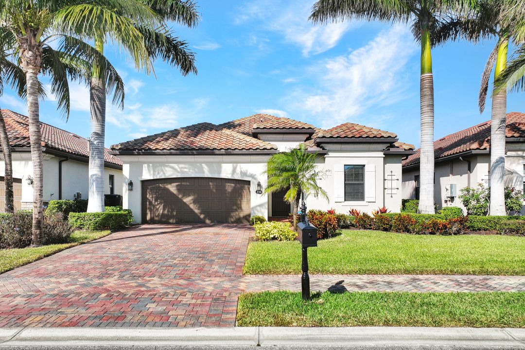 2786 Aviamar Cir, Naples, FL 34114