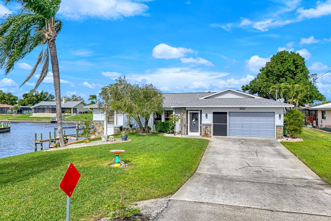 601 SE 33rd Terrace, Cape Coral, FL 33904