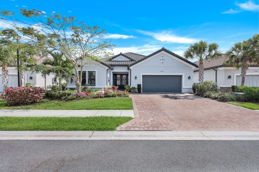 8384 Promoso Ct, Naples, FL 34114