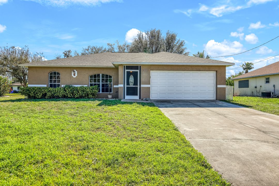 2208 SE 3rd St, Cape Coral, FL 33990