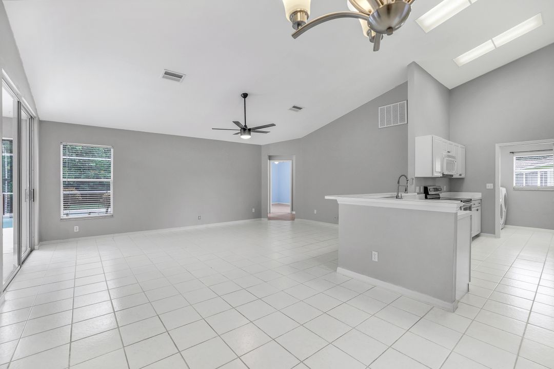 7786 Scarlet Ct, Naples, FL 34104